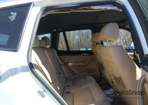 2016 BMW X3 xDrive28I z USA, uszkodzony, nr VIN 5UXWX9C59G0D64737